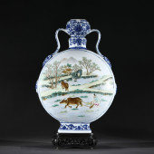 A FAMILLE ROSE PORCELAIN FLASK