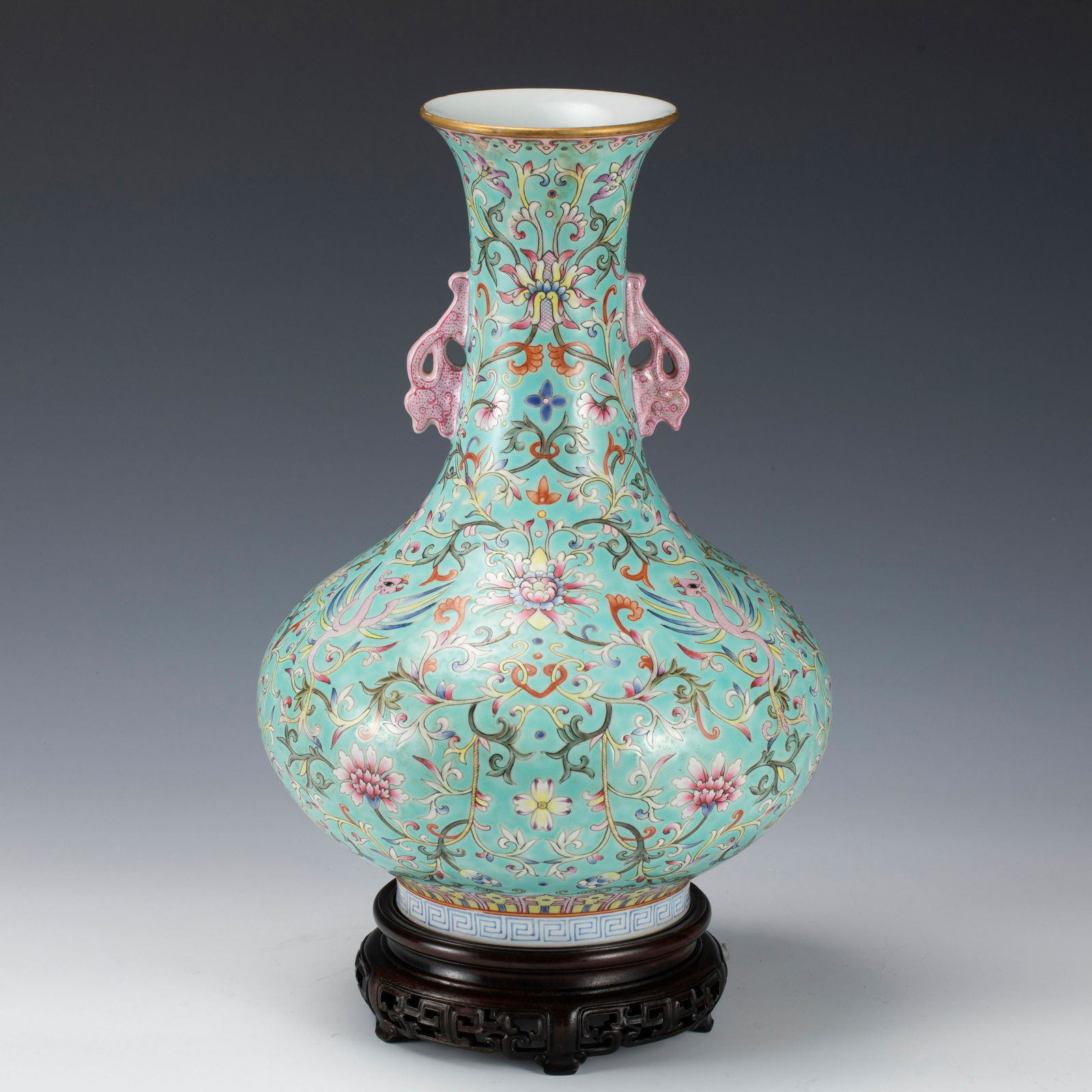 A FAMILLE ROSE PORCELAIN VASE,QINGA
