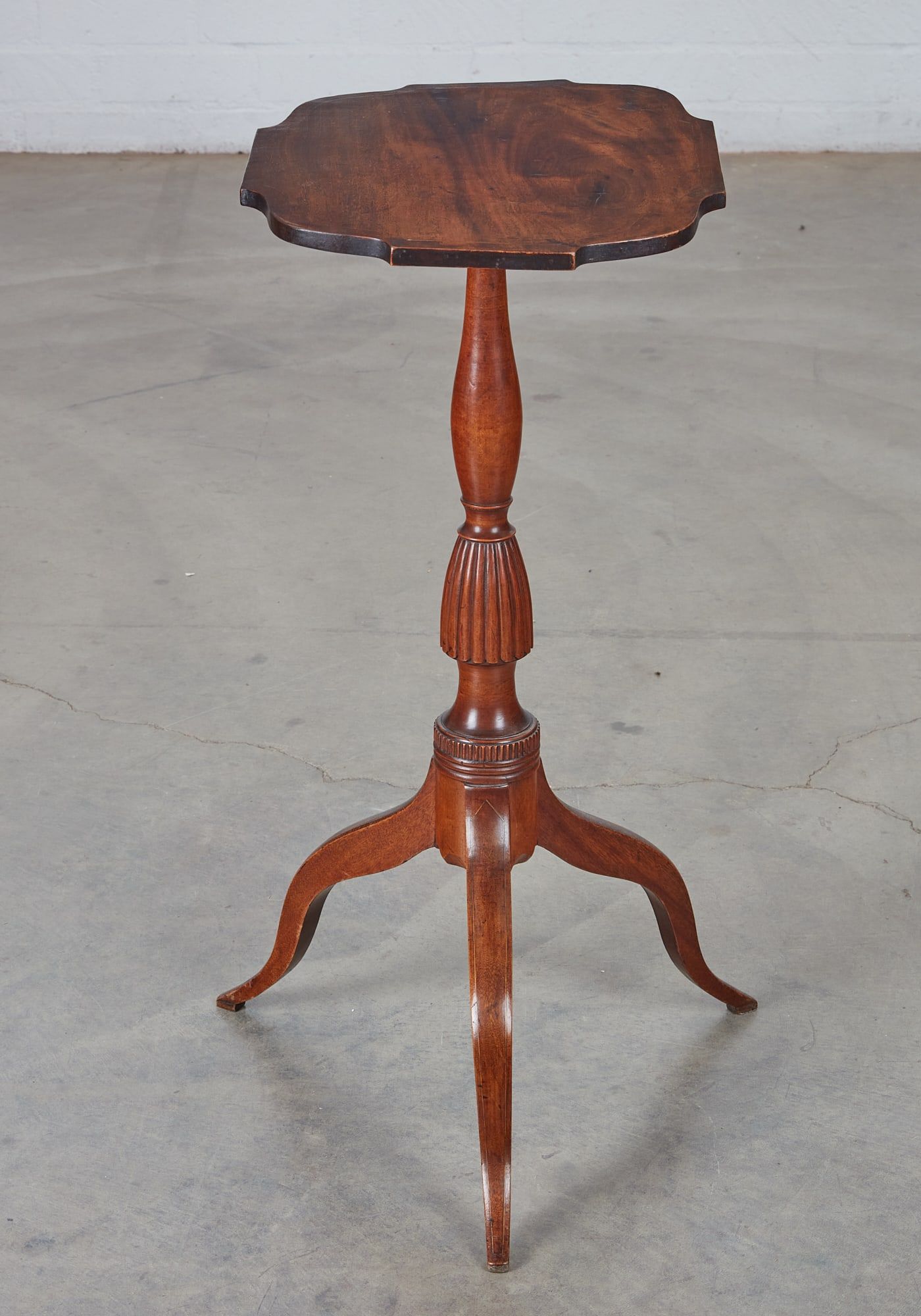 A FEDERAL CARVED TILT TOP CANDLE