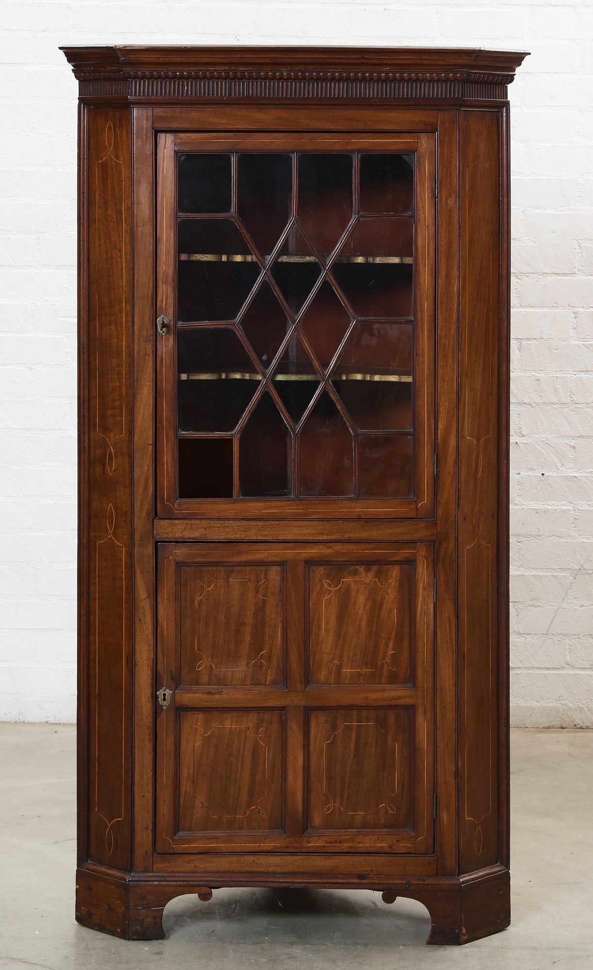 A FEDERAL INLAID MAHOGANY CORNER