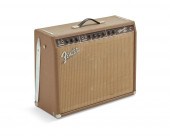 A FENDER VIBROVERB-AMP AMPLIFI