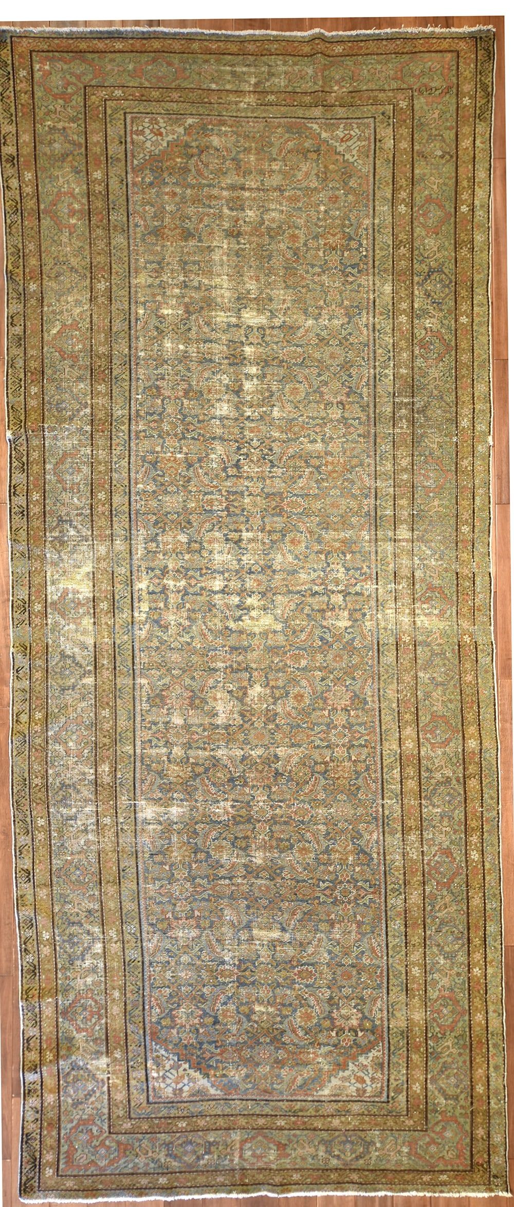 A FEREGHAN RUG, PERSIA, EARLY