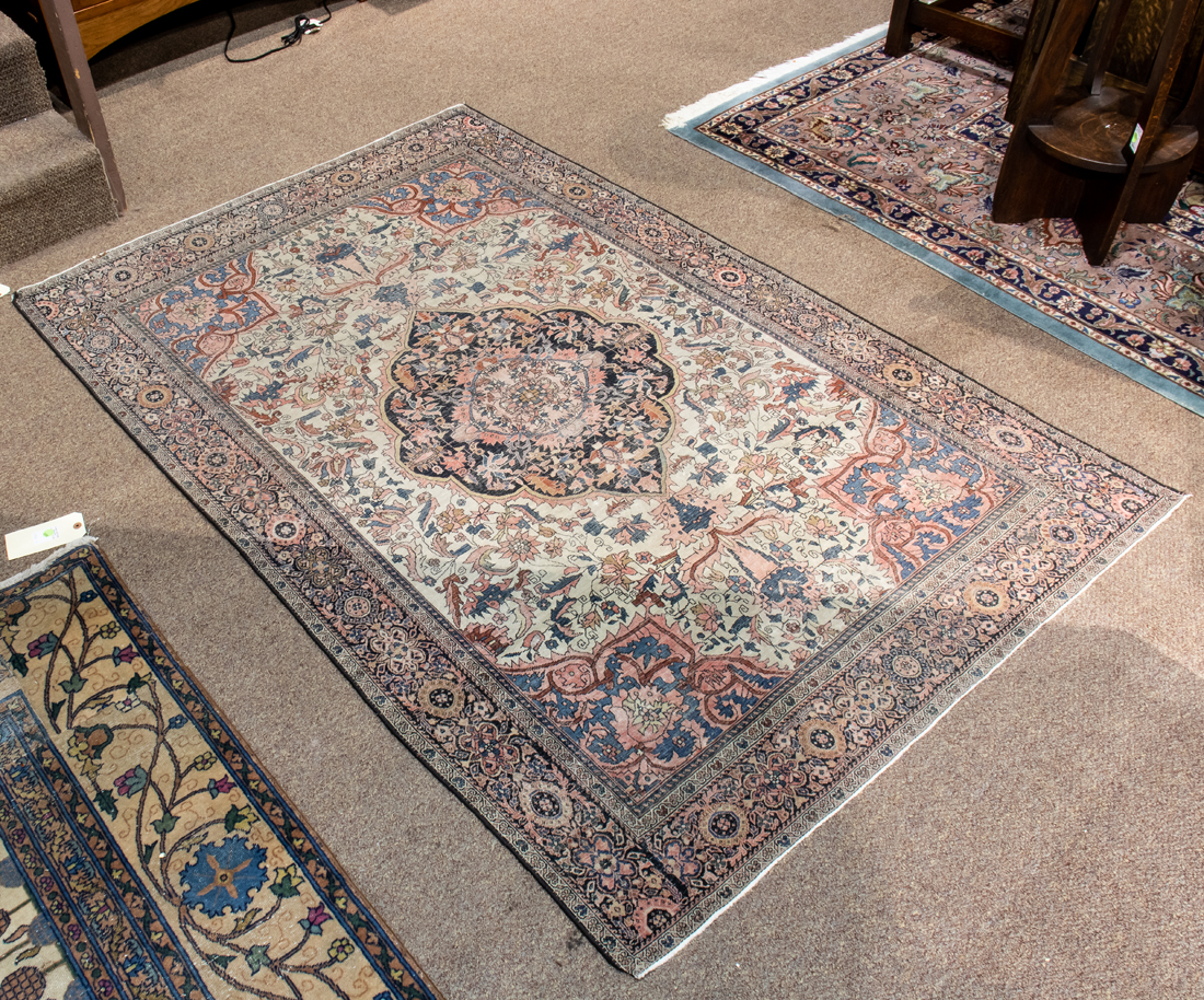 A FEREGHAN SAROUK CARPET A Fereghan