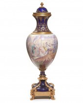 A FIGURAL SèVRES URNA figural