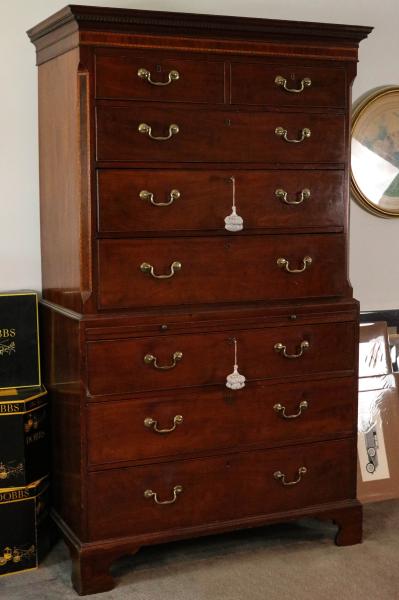 A FINE 18TH C. GEORGE III CHEST