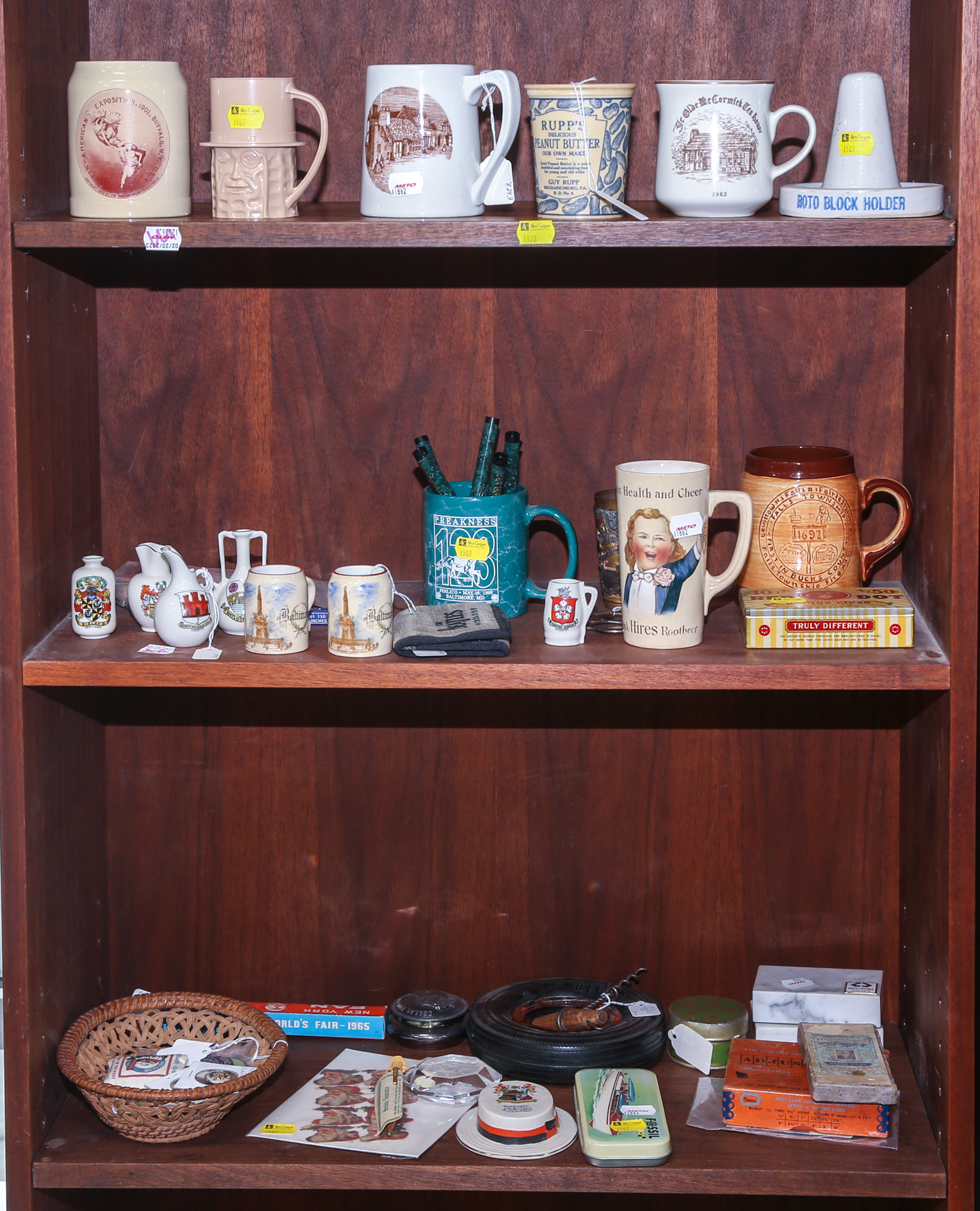 A FINE ASSORTMENT OF COLLECTIBLES