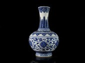 A FINE BLUE AND WHITE 'FLOWER'