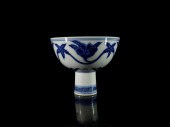 A FINE BLUE AND WHITE STEM BOW