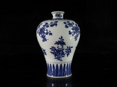 A FINE BLUE AND WHITE 'FLOWER'