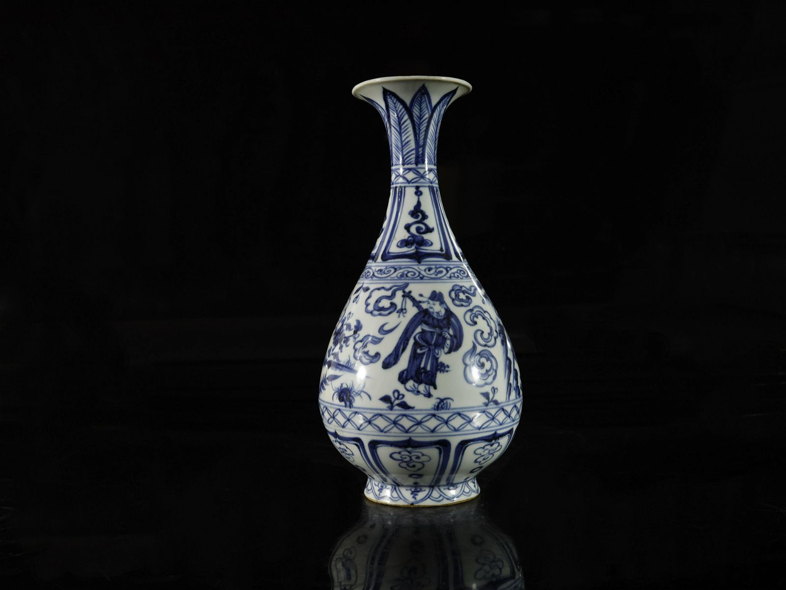 A FINE BLUE AND WHITE DRAGON