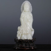 A FINE CHINESE CARVED JADE STA