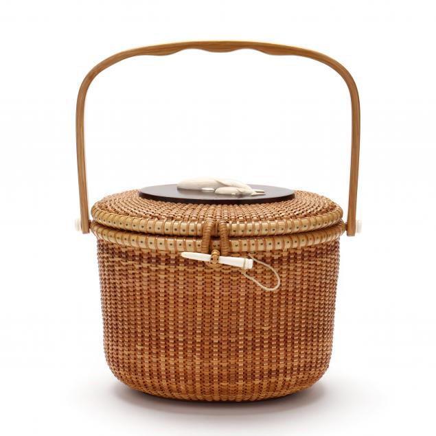 A FINE NANTUCKET BASKET BY