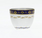 A FINE PINXTON TEA BOWL<br />