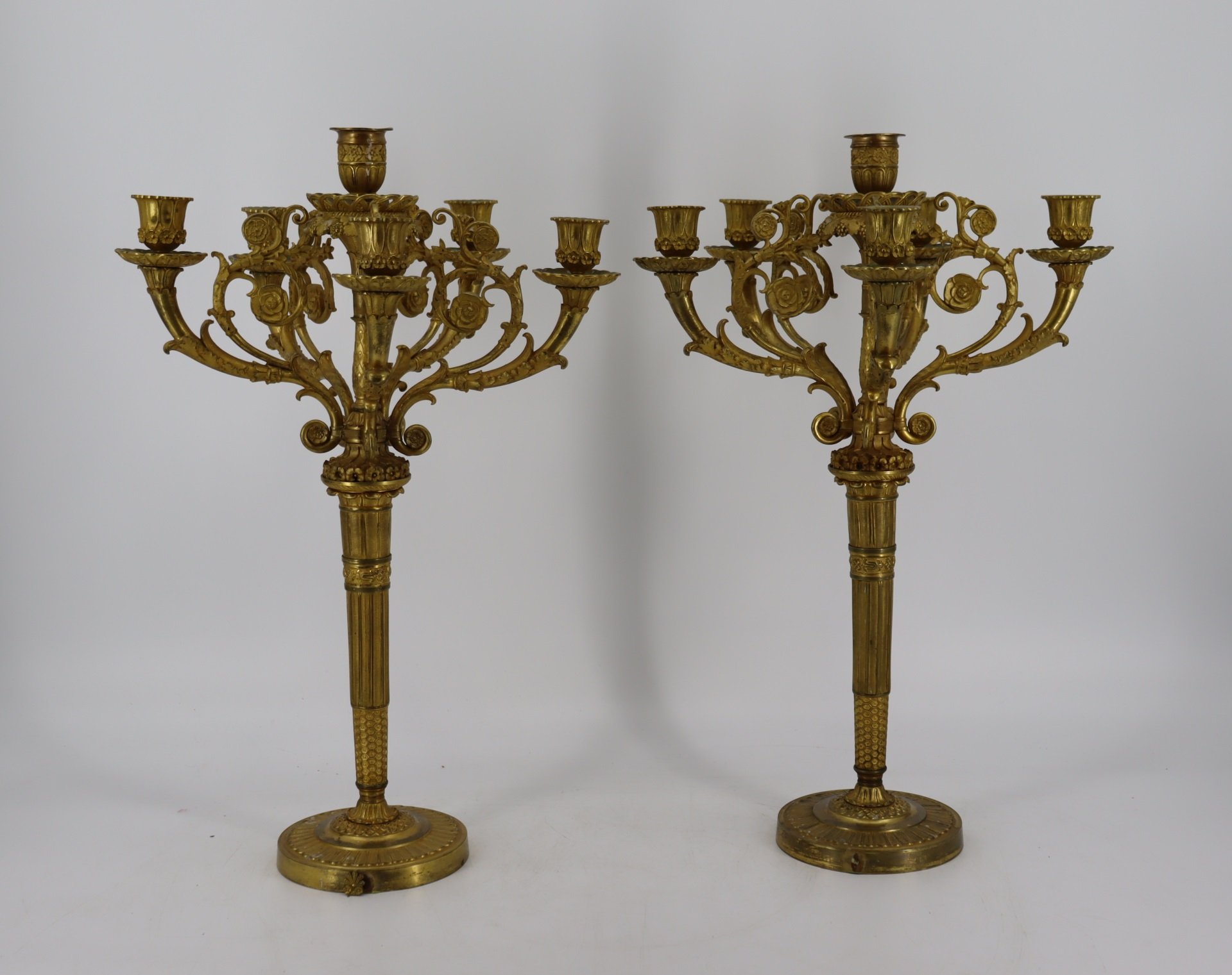 A FINE QUALITY PAIR OF ANTIQUE GILT