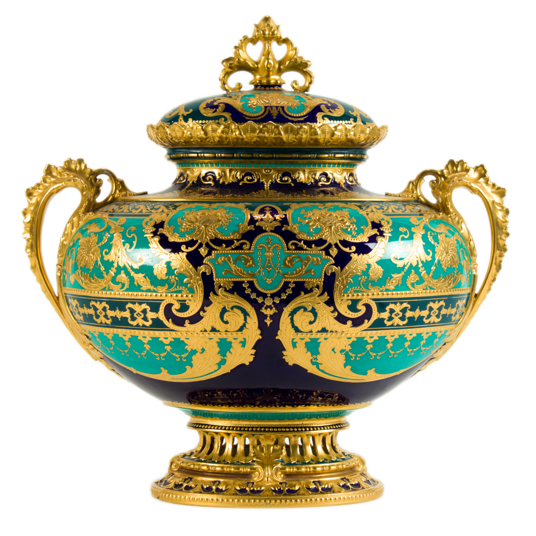 A FINE ROYAL CROWN DERBY