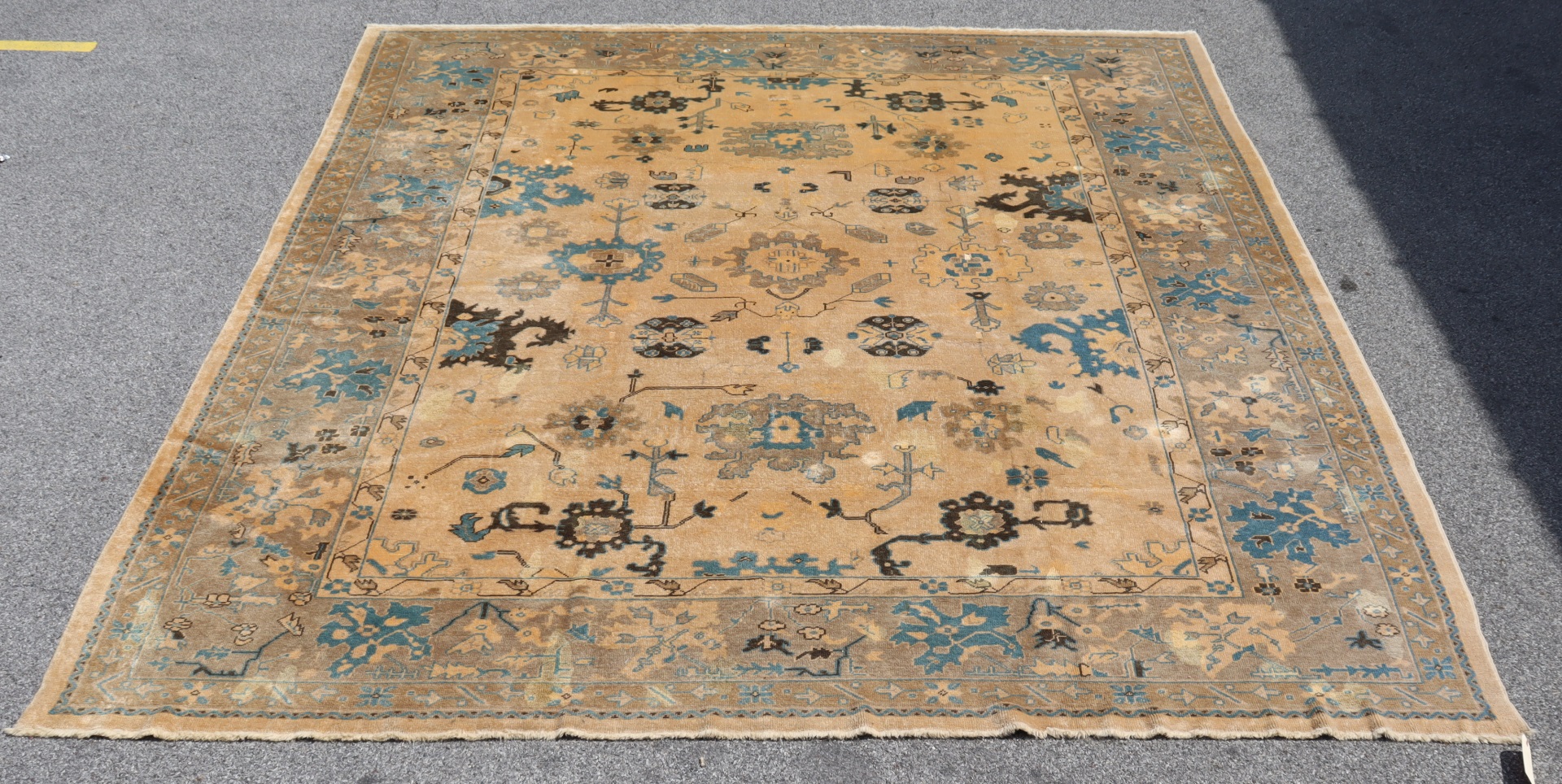 A FINELY HAND WOVEN VINTAGE