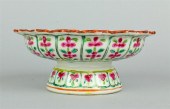 A FINELY PAINTED BENCHARONG TA