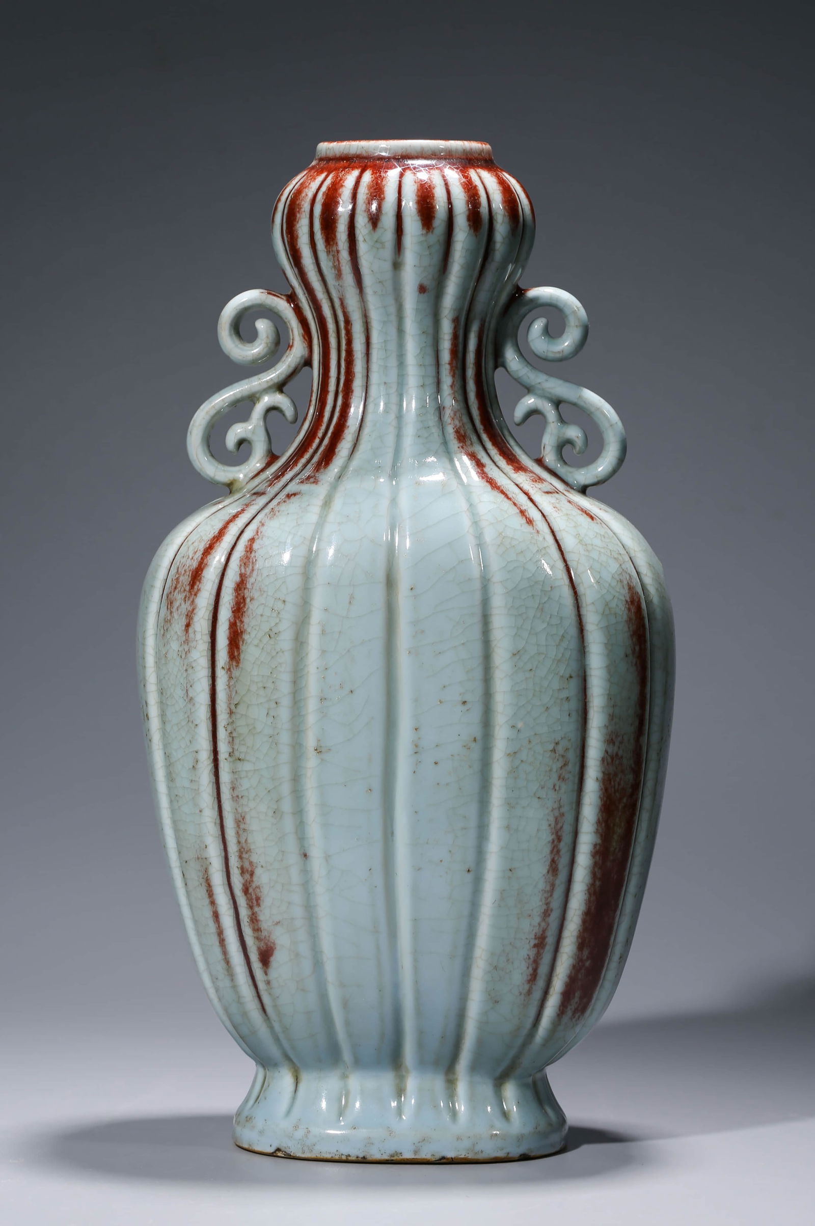 A FLAMBE GLAZE GOURD-SHAPED VASEA