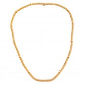 A FLEXIBLE MESH LINK NECKLACE