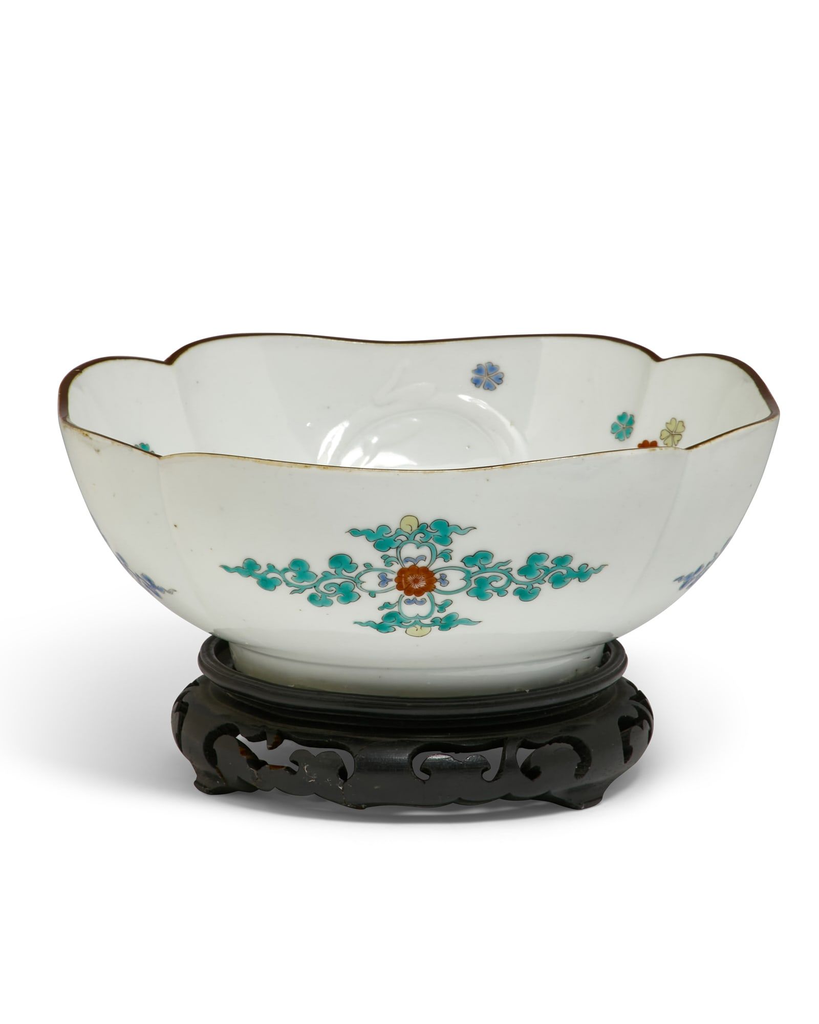 A FLORAL DECORATED PORCELAIN
