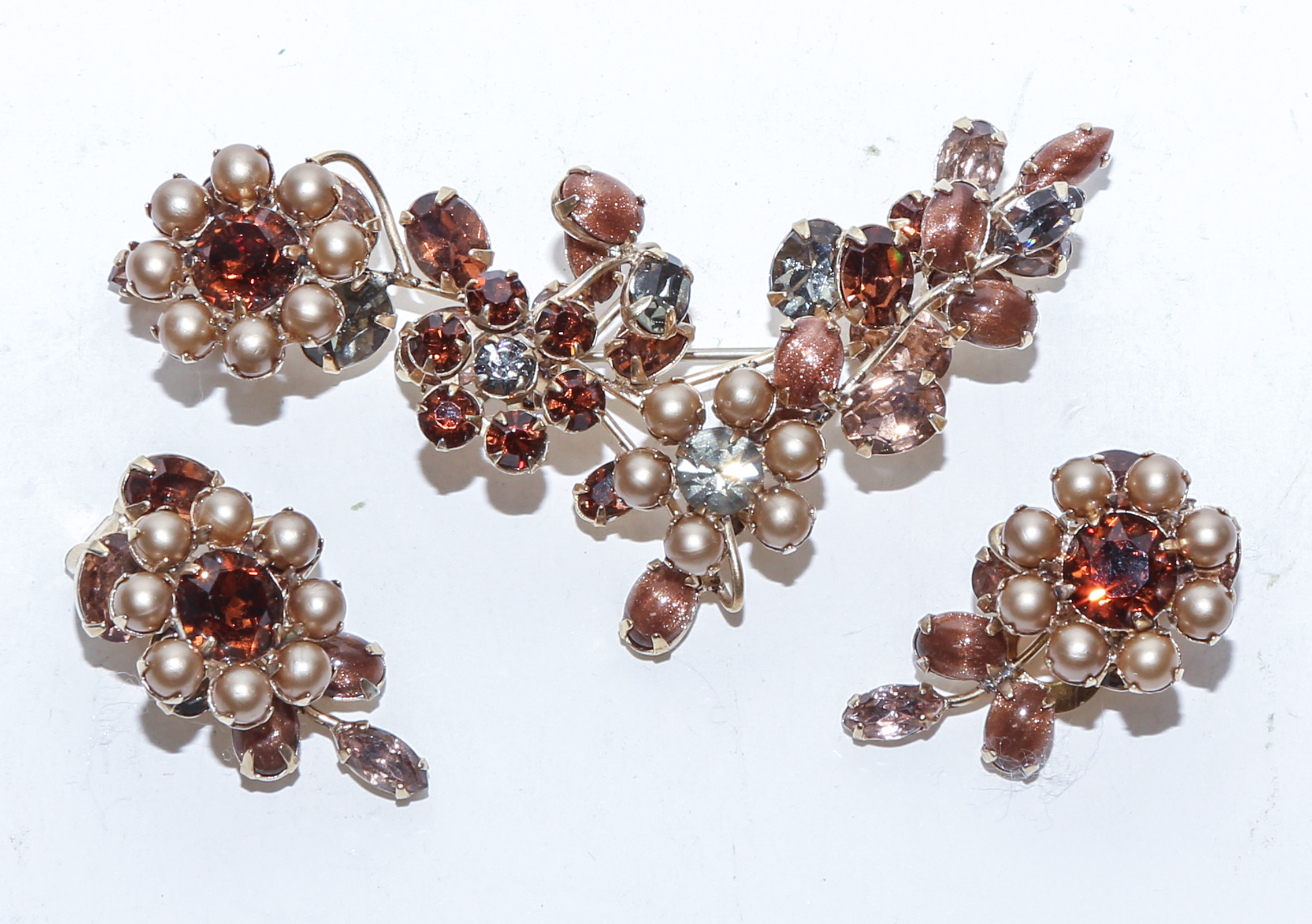 A FLORAL SCHREINER BROOCH & CLIP