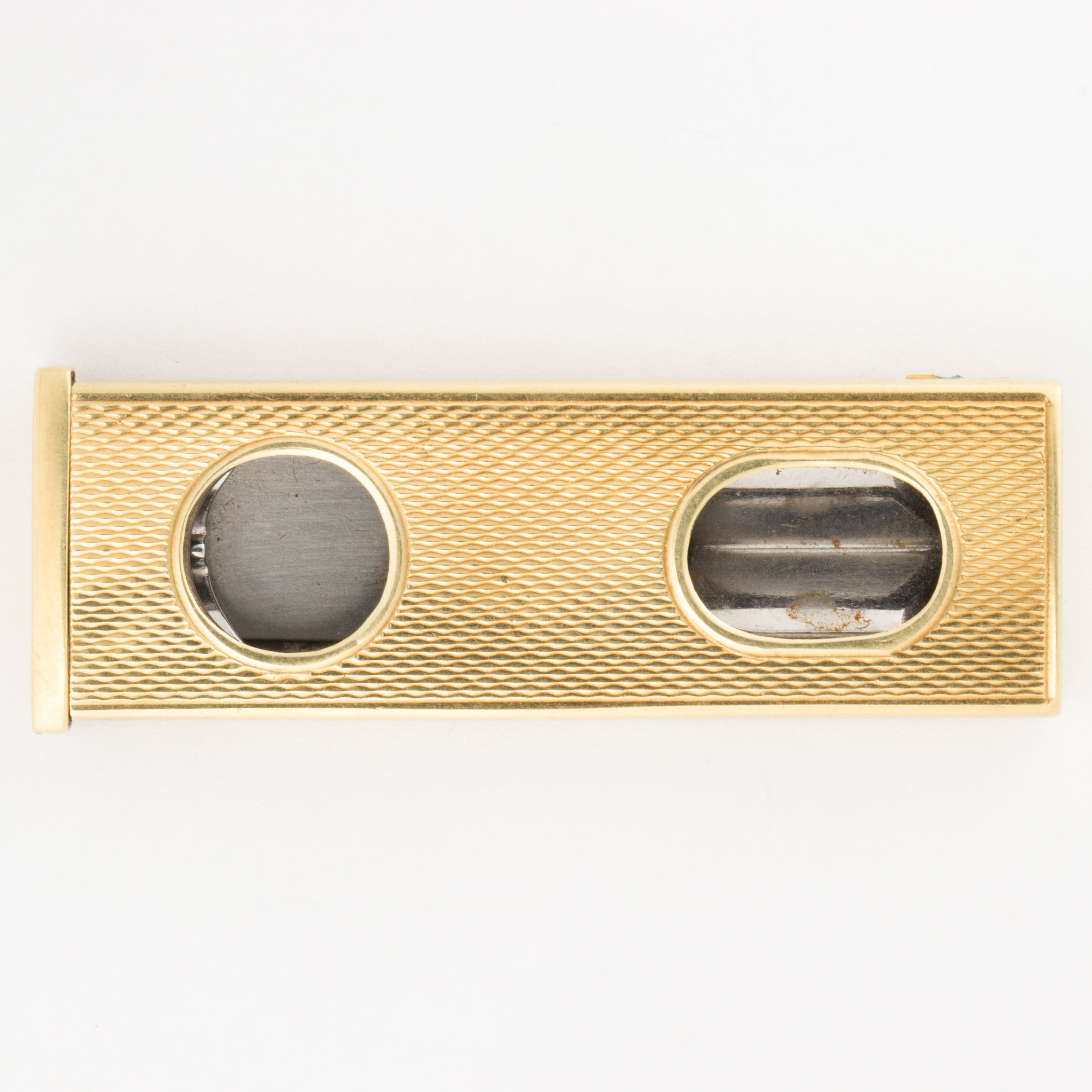 A FOURTEEN KARAT GOLD CIGAR CUTTER,