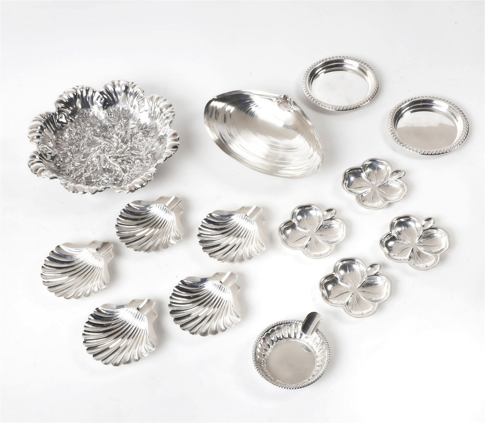 A FOURTEEN PIECE GROUP OF