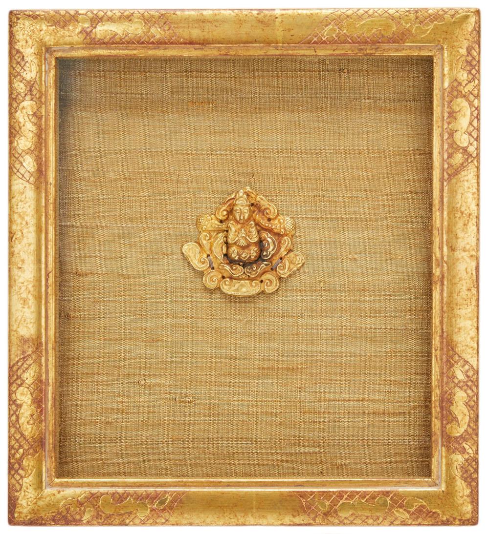 A FRAMED 14K GOLD CHINESE MEDALLION