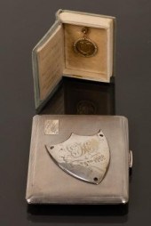 A French gold love token inscr