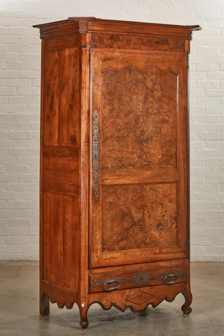 A FRENCH PROVINCIAL BONNETIEREA