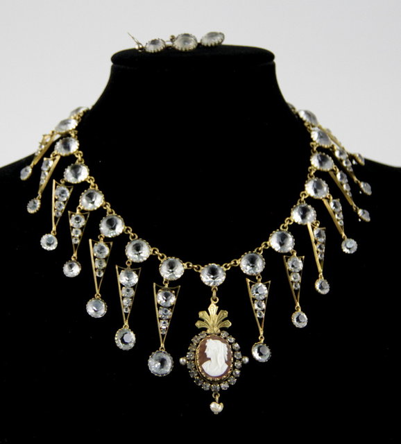 A French style 'Windsor' necklet
