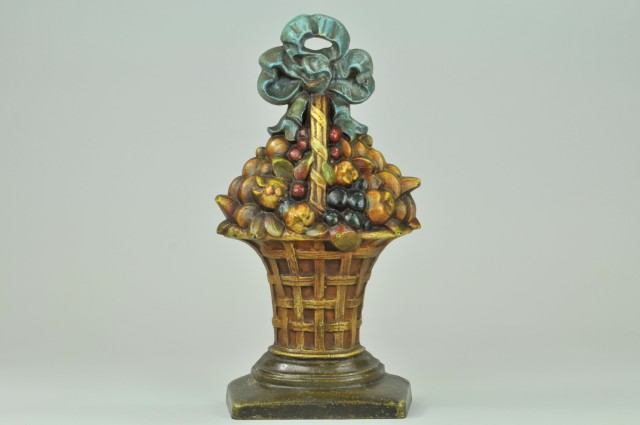 a/ FRUIT BASKET ON BASE DOORSTOP