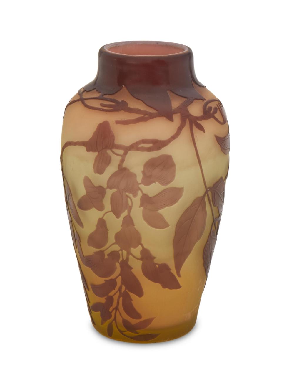 A GALLé CAMEO GLASS "WISTERIA"