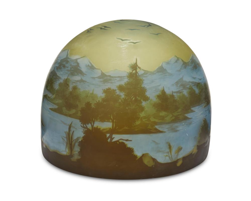 A GALLé-STYLE CAMEO GLASS