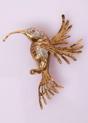 A gem set novelty brooch modelled