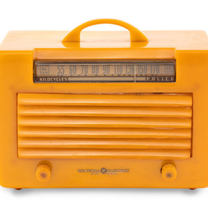 A General Electric L570 Radio