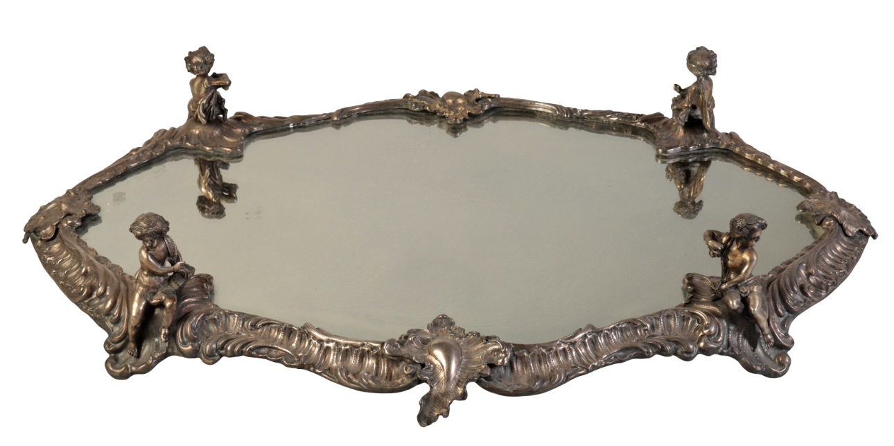 A GENOESE SILVER METAL SURTOUT DE