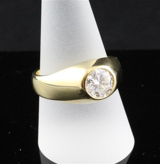 A gentleman's 18ct gold gypsy set