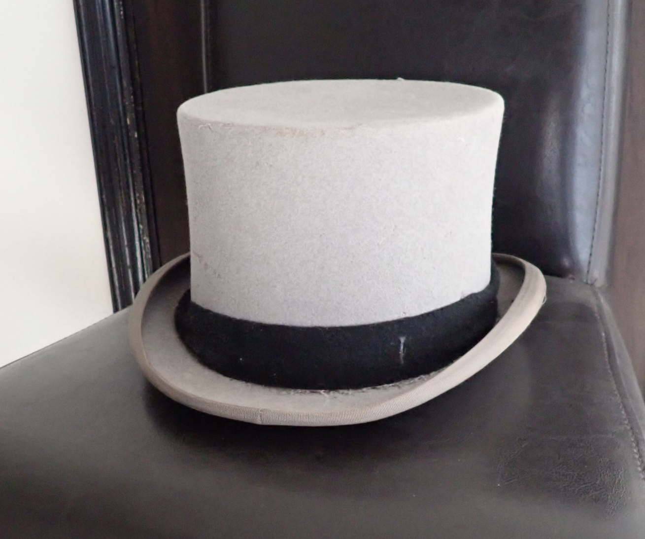 A GENTLEMAN’S MOSS BROS GREY FELT