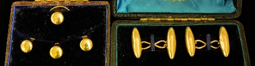 A gentleman's set of 18ct gold