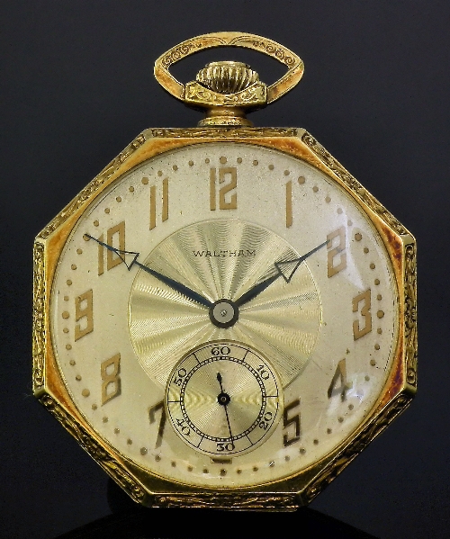 A gentleman's Waltham 14k gold