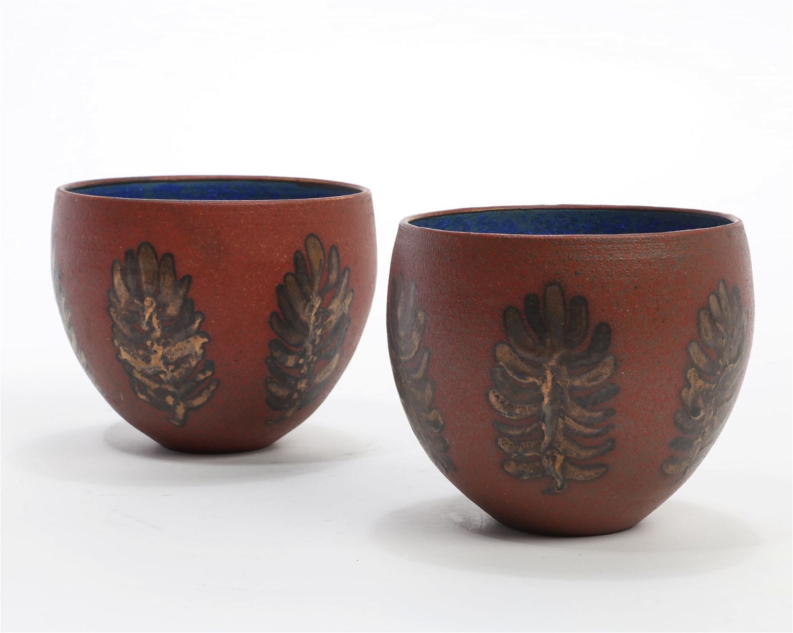 A GEOFFREY EASTOP PAIR OF CERAMIC