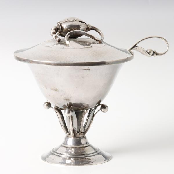 A GEORG JENSEN 17A BOWL ON STAND