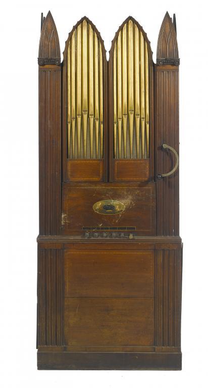 A GEORGE III MAHOGANY CHAMBER
