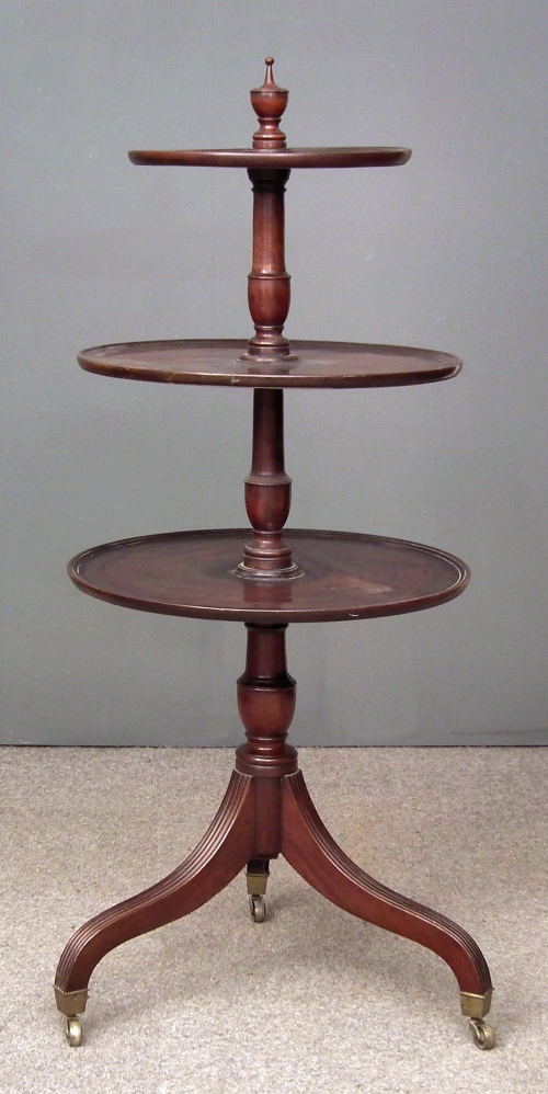 A George III mahogany circular dumb