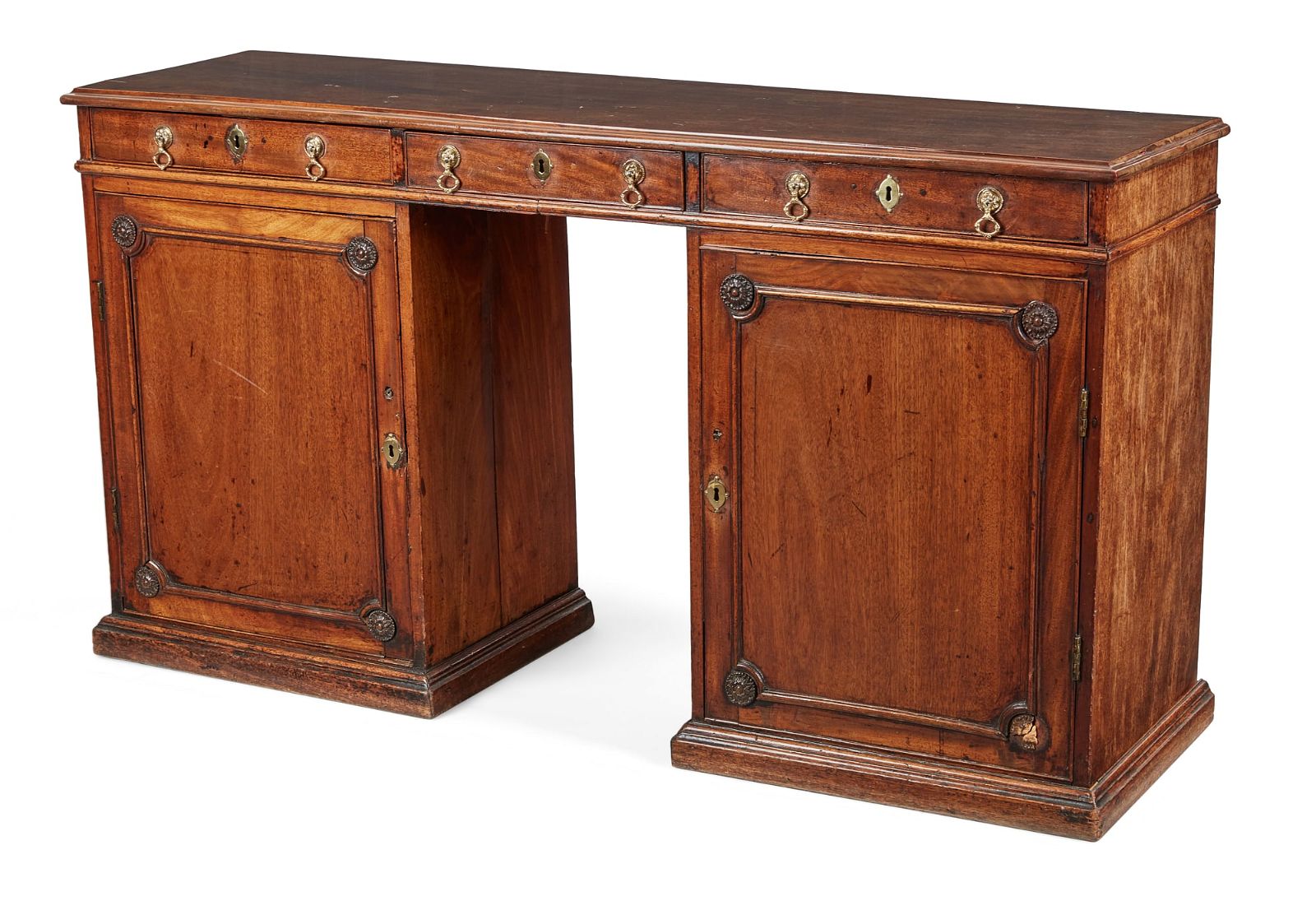 A GEORGE III MAHOGANY SIDEBOARDA