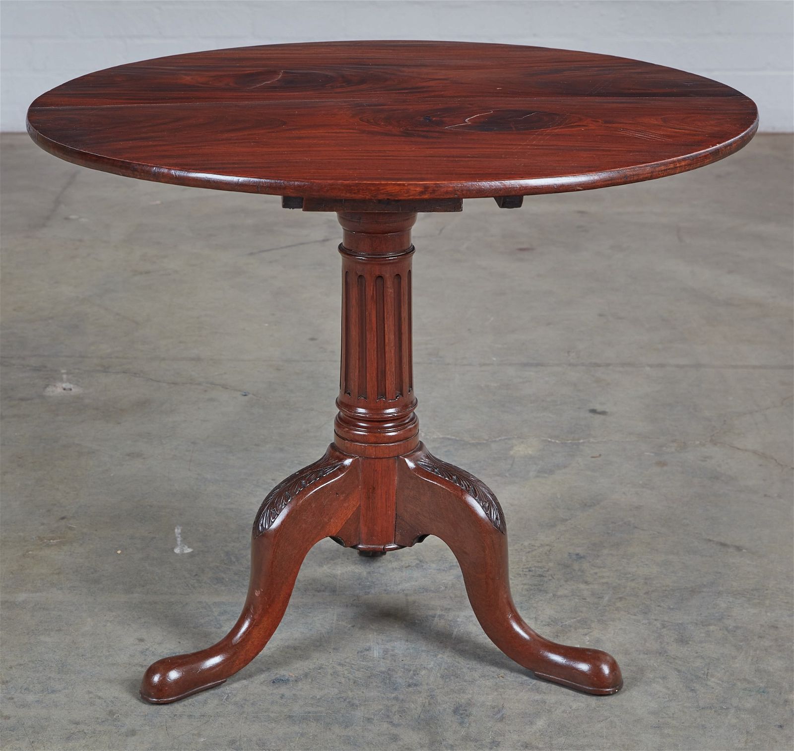 A GEORGE III MAHOGANY TILT TOP