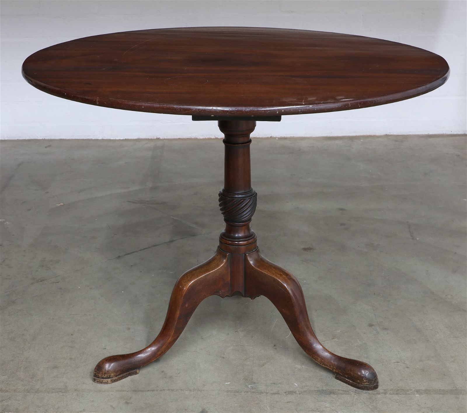 A GEORGE III MAHOGANY TRIPOD TABLEA