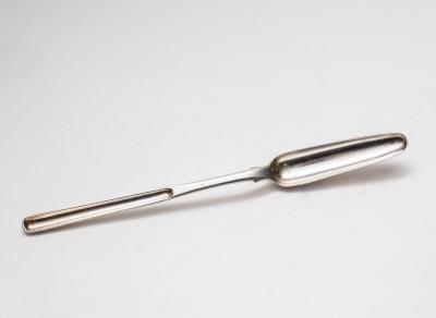 A George III silver marrow scoop,