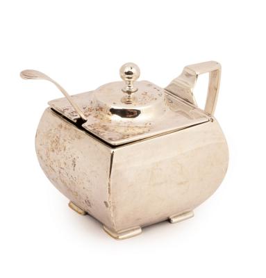 A George III silver mustard pot,